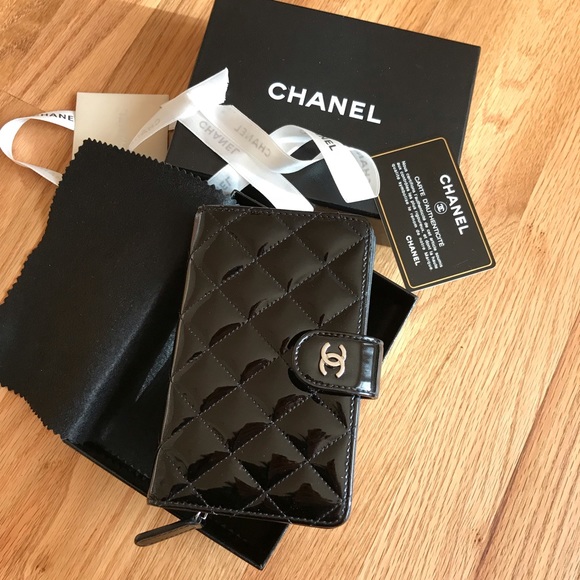 CHANEL Handbags - Chanel patent wallet